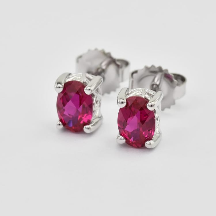 Stříbrné náušnice s oválnými rubíny Caymile 4621