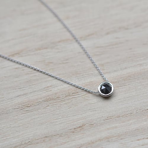 Zlatý náhrdelník bezel se salt'n'pepper diamantem Terun