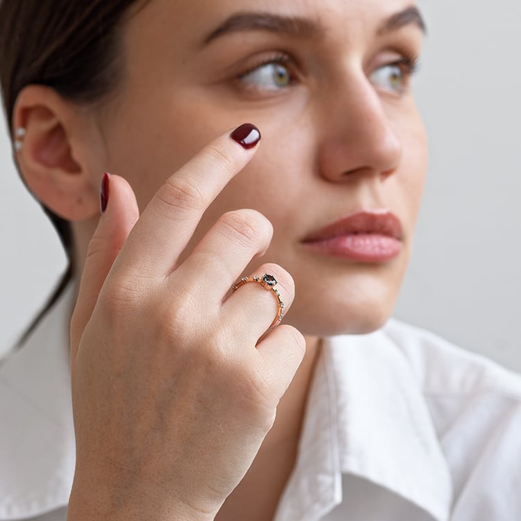 Prsten s alexandritem a postranními salt and pepper diamanty Imelda 133347