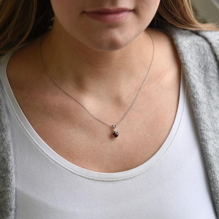 Náhrdelník s granátem 24783