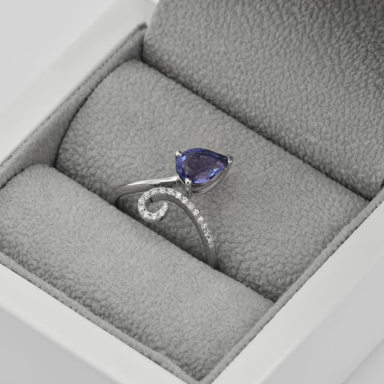 Zlatý prsten s tanzanitovou slzou 39142