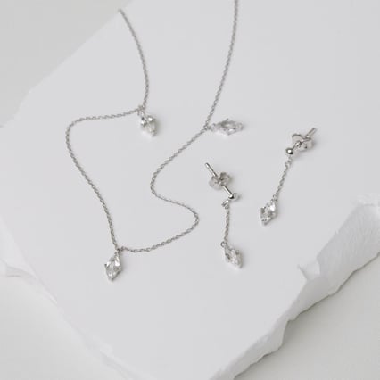 Zlatá kolekce šperků s bílými topazy Floriane