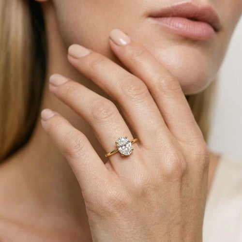 Zásnubní prsten s výběrem písmene a lab-grown diamanty Frost