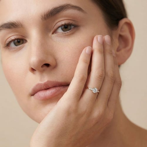 Zásnubní prsten z oříškového zlata s lab-grown diamanty Mileva