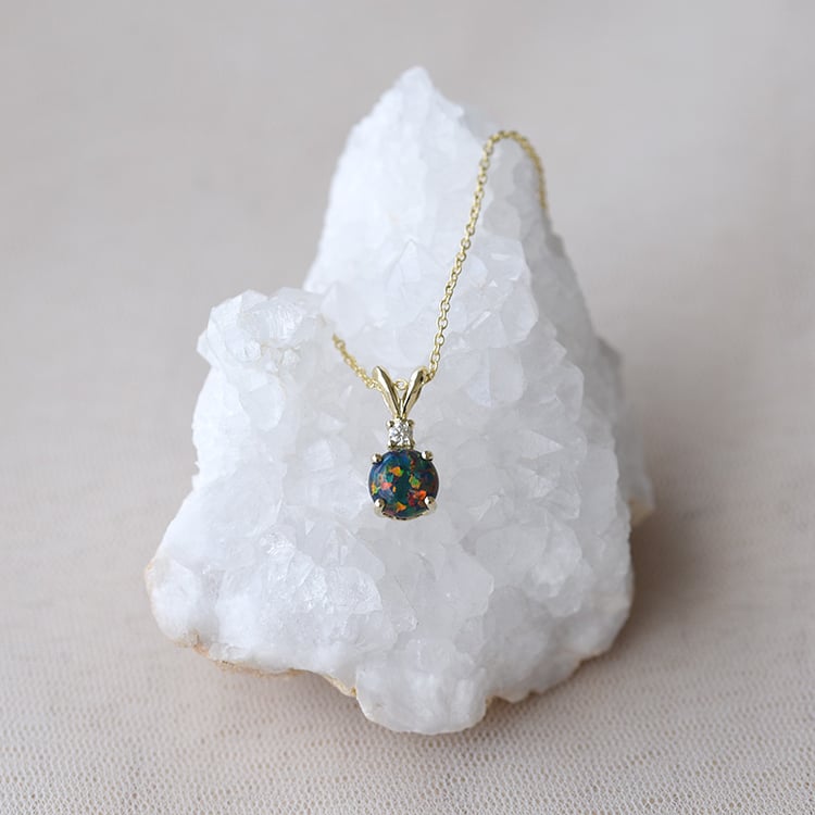 Přívěsek s černým opálem a diamantem 67136