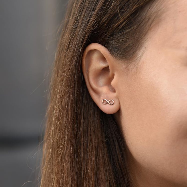 Zlaté fashion napichovací náušnice s motivem nekonečna 47821