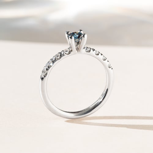 Zásnubní prsten s certifikovaným fancy blue lab-grown diamantem Megha