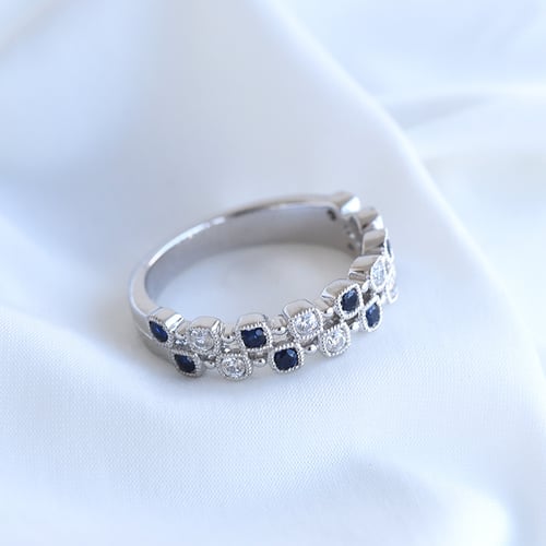 Elegantní eternity prsten se safíry a diamanty Sissie