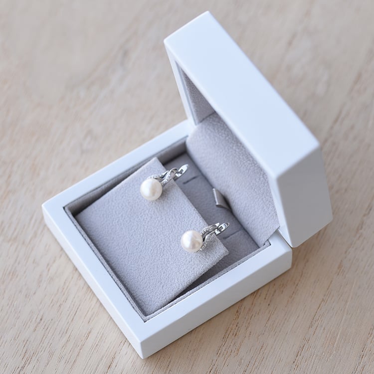 Stříbrné perlové náušnice 61316