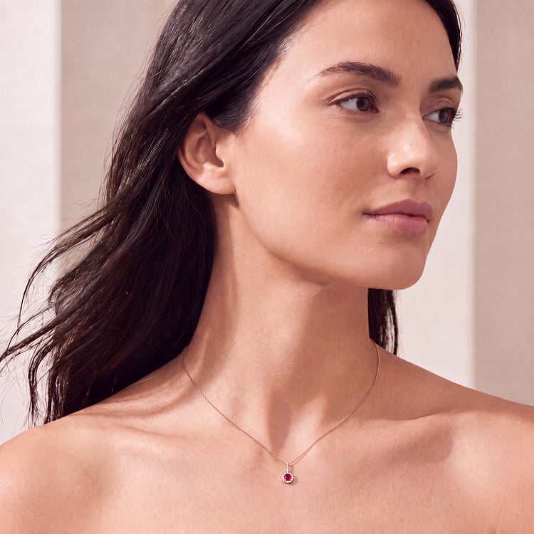 Elegantní přívěsek s rubínem a lab-grown diamanty Harvey 171124
