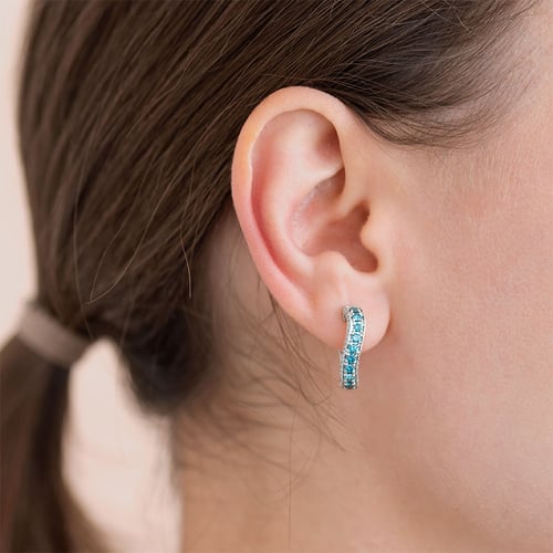 Kruhové náušnice s modrými a bílými diamanty Doris