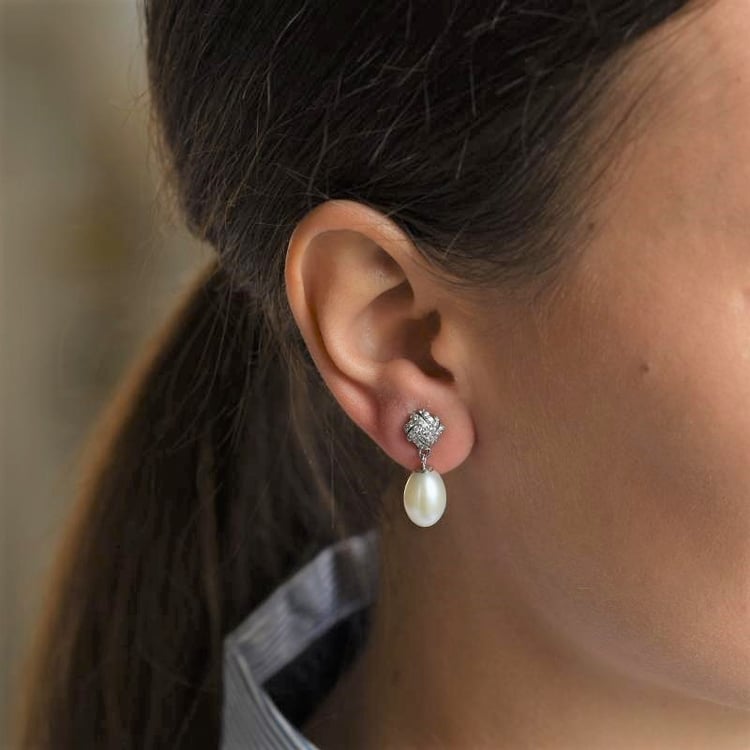 Stříbrné visací perlové náušnice 105033