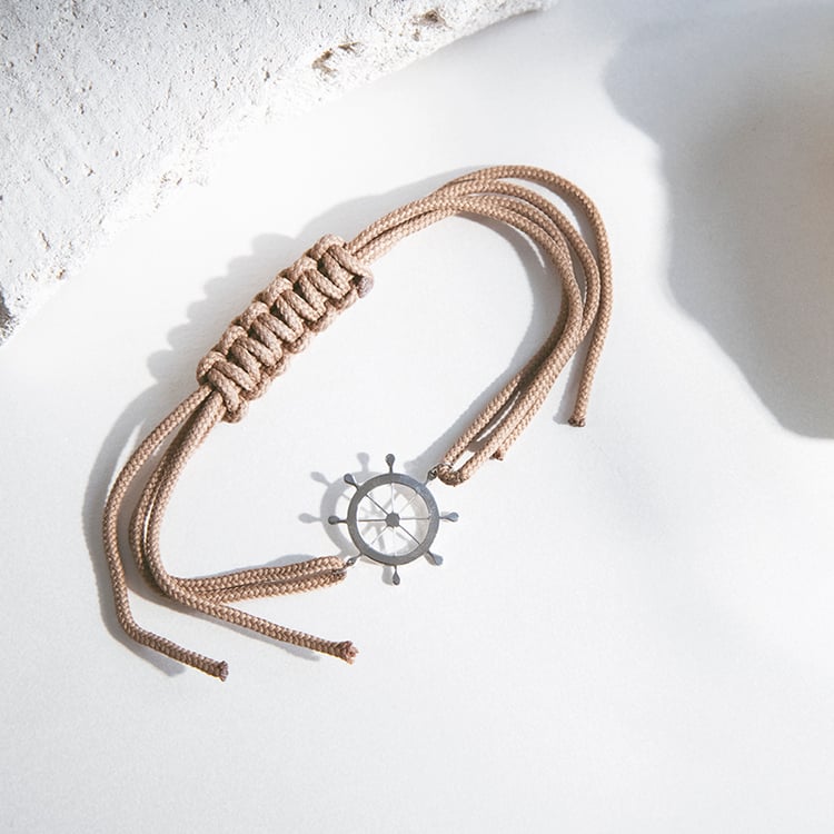 Stříbrný pánský šňůrkový náramek s kormidlem Rudder 113179