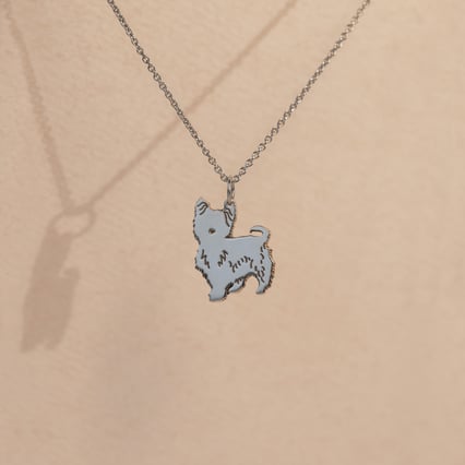 Přívěsek ve tvaru psa s gravírem Yorkshire