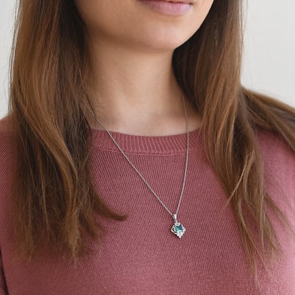 Přívěsek s diamanty a smaragdem Kolour