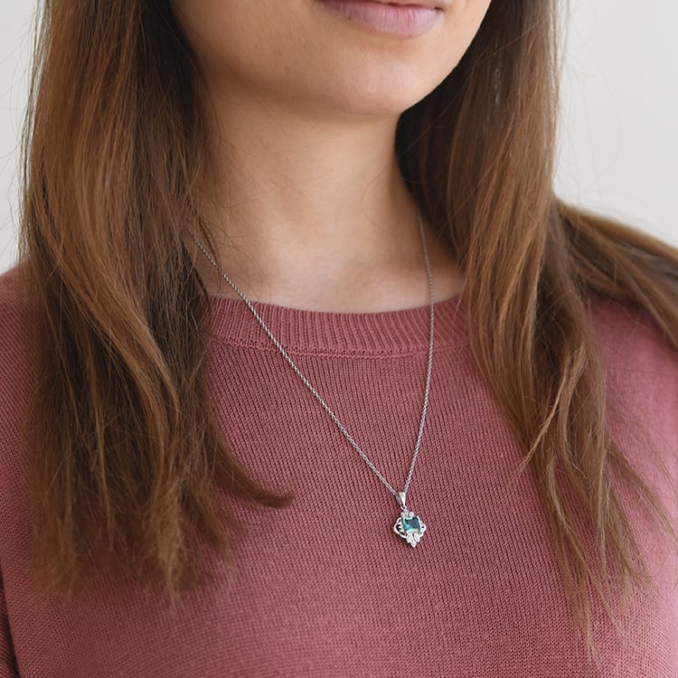 Platinový přívěsek s diamanty a smaragdem 62426