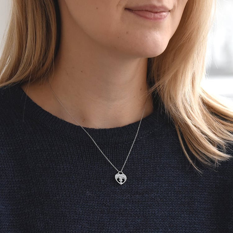 Přívěsek dětské nožičky s diamantem a gravírem 72921