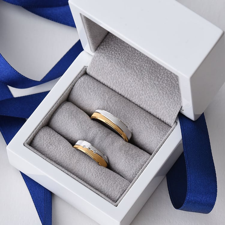 Zlaté prsteny se třemi diamanty 75981