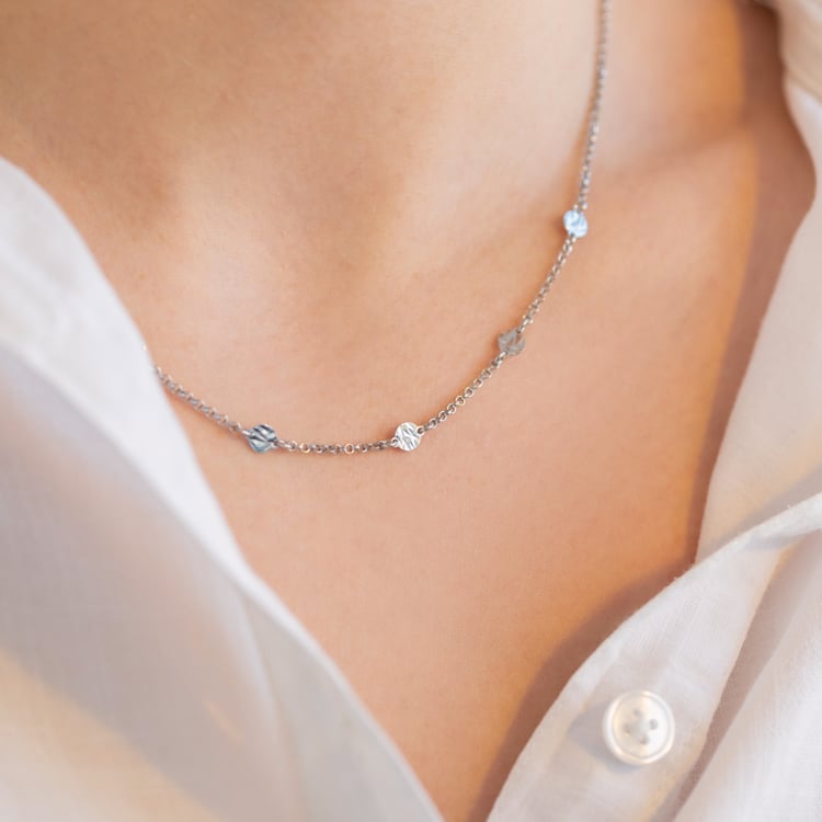 Stříbrný náhrdelník s drobnými plíšky Ansel 101190