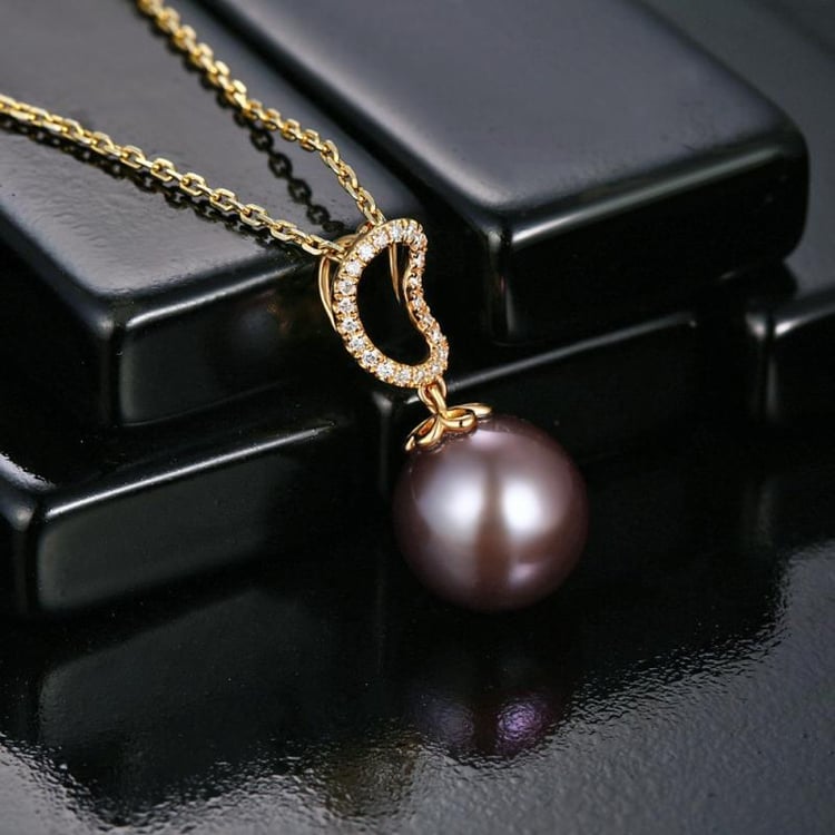 Náhrdelník s diamanty a perlou 13143