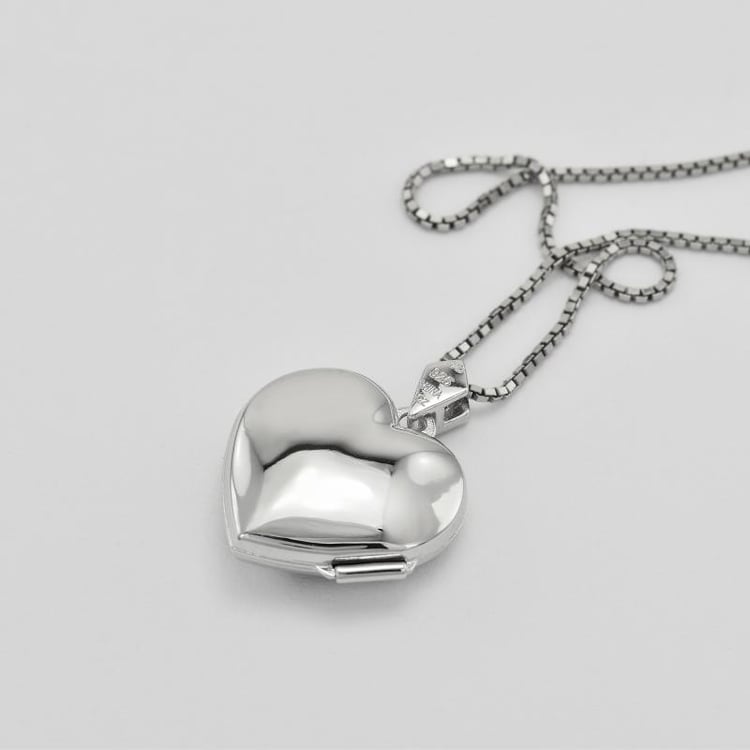 Srdíčkový medailon ze stříbra se stromem života 31956