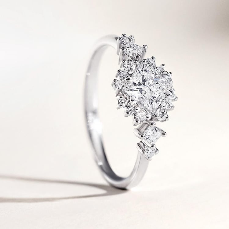 Zásnubní prsten z bílého zlata s princess lab-grown diamantem Medrie 158499
