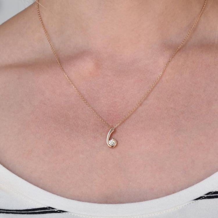 Zlatý jemný přívěsek s moissanitem Renu 105054