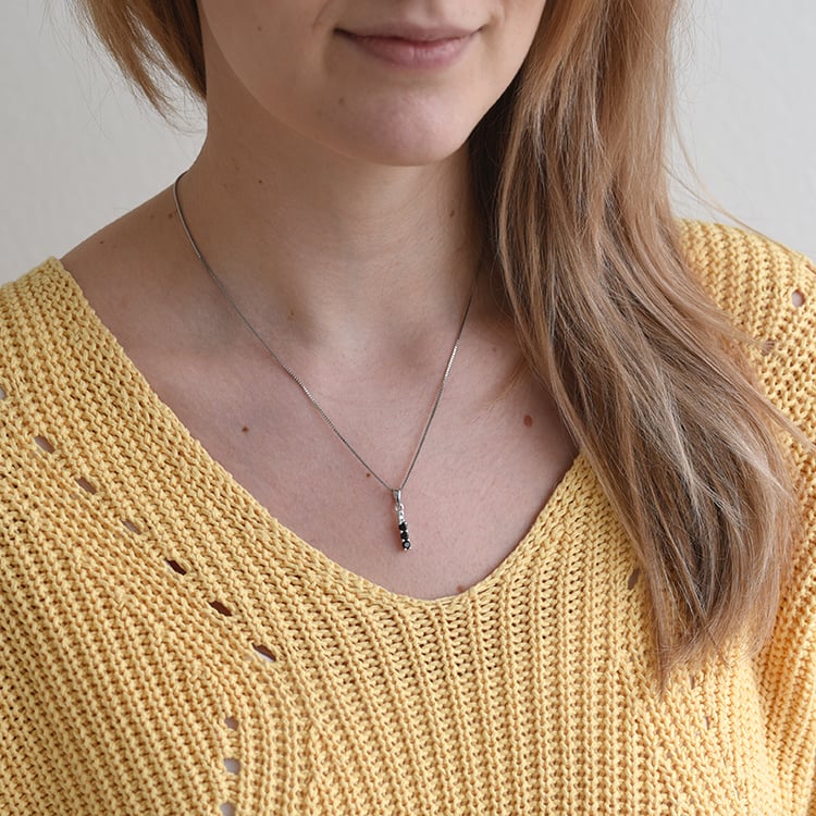 Stříbrný náhrdelník s černými onyxy 63360