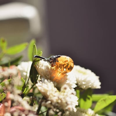 Jantarový přívěsek