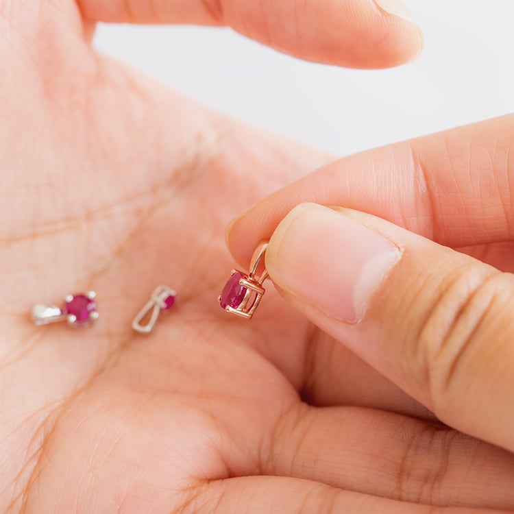 Stříbrný přívěsek s rubínem s výběrem velikosti Quinn 123600