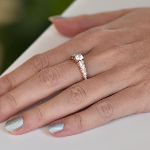 Zásnubní prsten ve stylu vintage s moissanitem a lab-grown diamanty Keran
