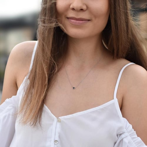 Zlatý náhrdelník s černým triangle diamantem Baya
