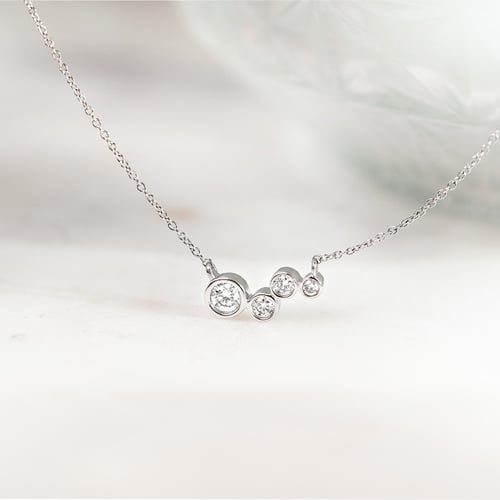 Moderní zlatý náhrdelník s diamanty Viola