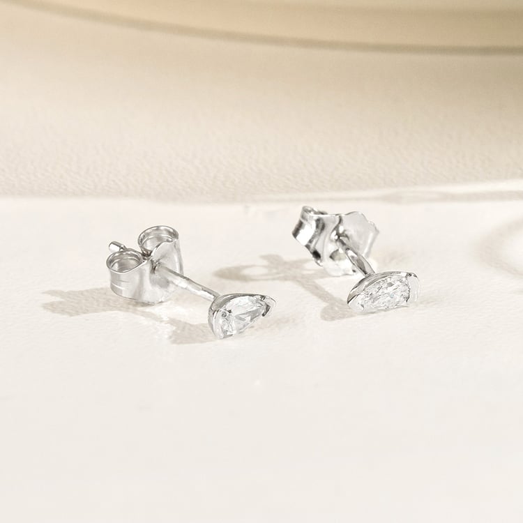 Minimalistické stříbrné peckové náušnice s pear diamanty Ronja 161871