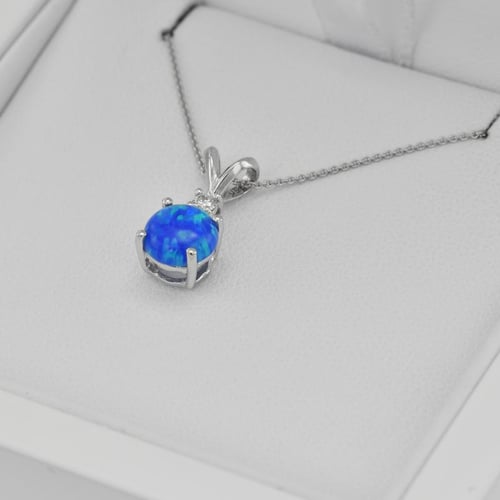 Přívěsek s modrým round opálem a diamantem Emolyna