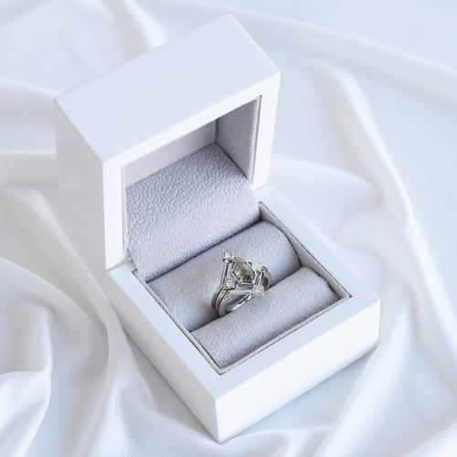 Set jedinečných prstenů se salt and pepper diamantem Ural