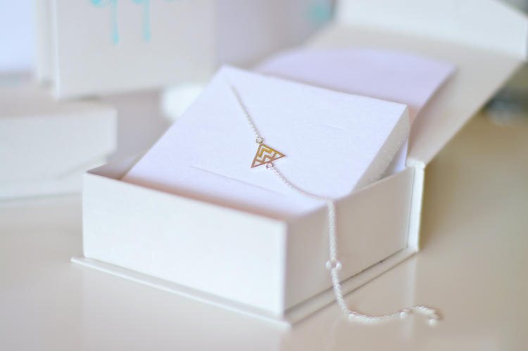 Jemný stříbrný náramek 9890