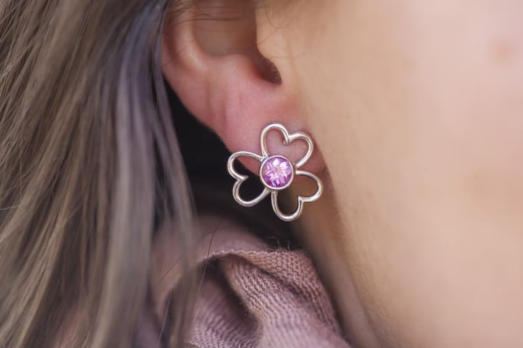 Něžné stříbrné náušnice s růžovými safíry 4241