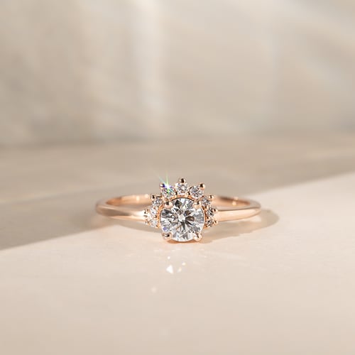 Half halo prsten s diamanty Sonnie