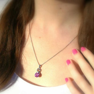 Náhrdelník s růžovým safírem