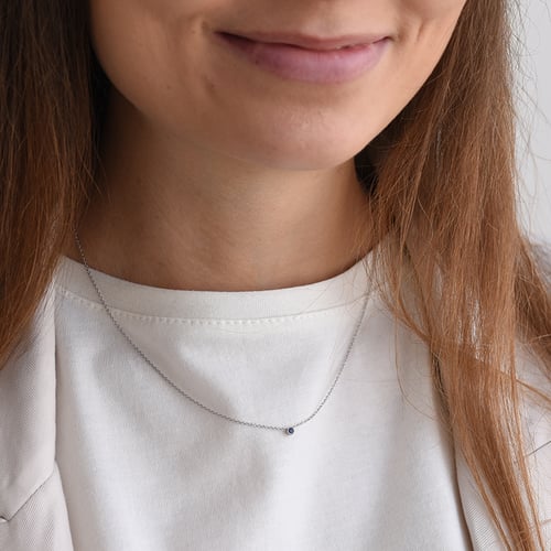 Stříbrný minimalistický náhrdelník s černým diamantem Glosie