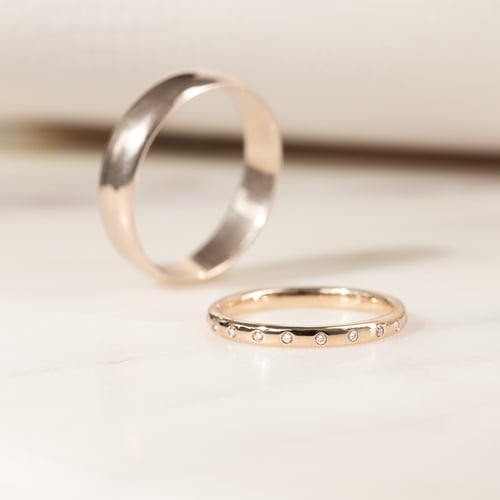 Zlatý eternity snubní prsten s diamanty a komfortní pánský Miomi