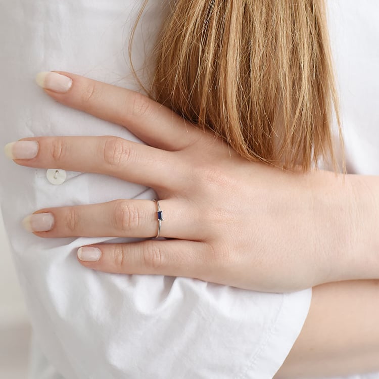 Zlatý prsten se safírem 90383