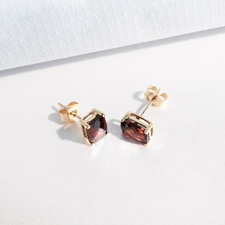 Zlaté náušnice s radiant granáty Handan 114286