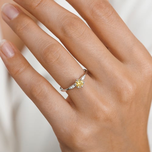 Zásnubní prsten ze zlata s 0.36ct IGI certifikovaným lab-grown diamantem Mileva