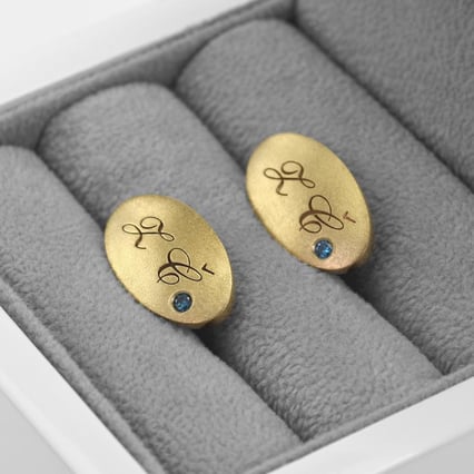 Zlaté manžetové knoflíčky s gravírem a diamanty Furud