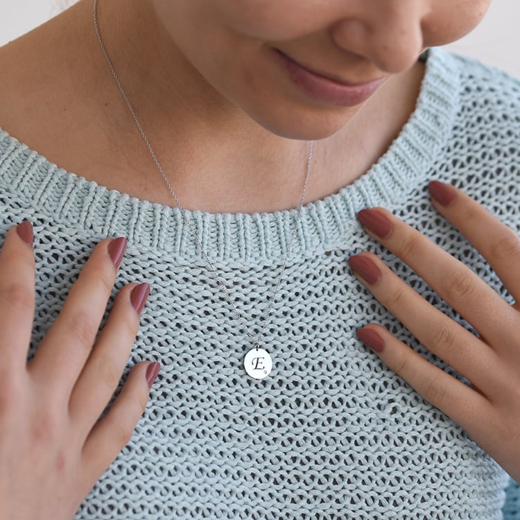 Zlatý přívěsek s diamantem a gravírem písmene E 101452