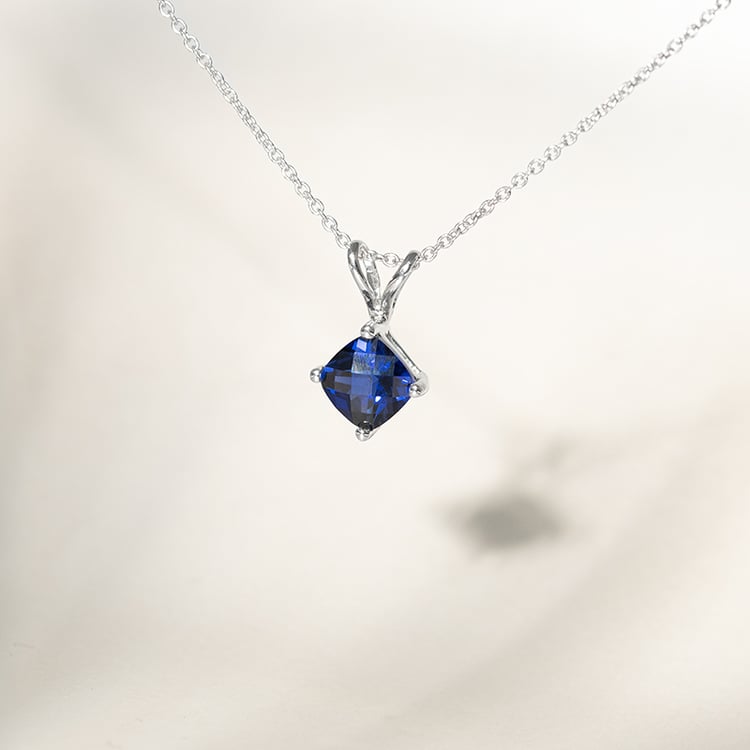 Zlatý přívěsek se safírem Rafyna 135521