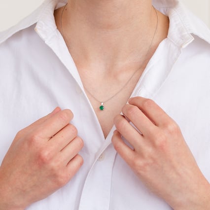 Přívěsek se smaragdem s výběrem velikosti Quinn