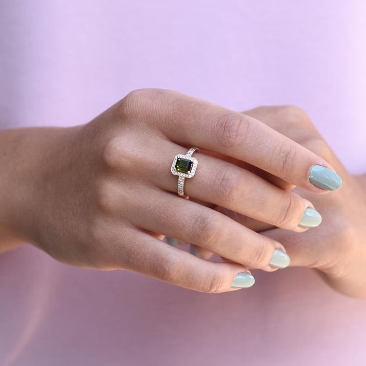 Prsten se zeleným turmalínem a diamanty ze žlutého zlata 47474